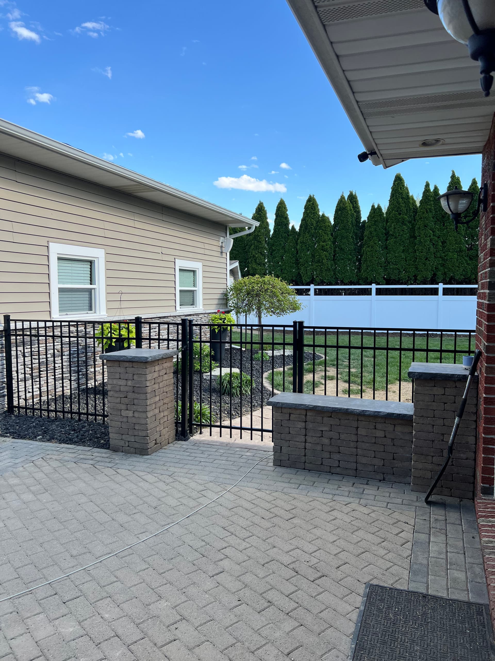 Gallery photos for White Vinyl and Black Ornamental Fence Combo in Delphos: Image #1
