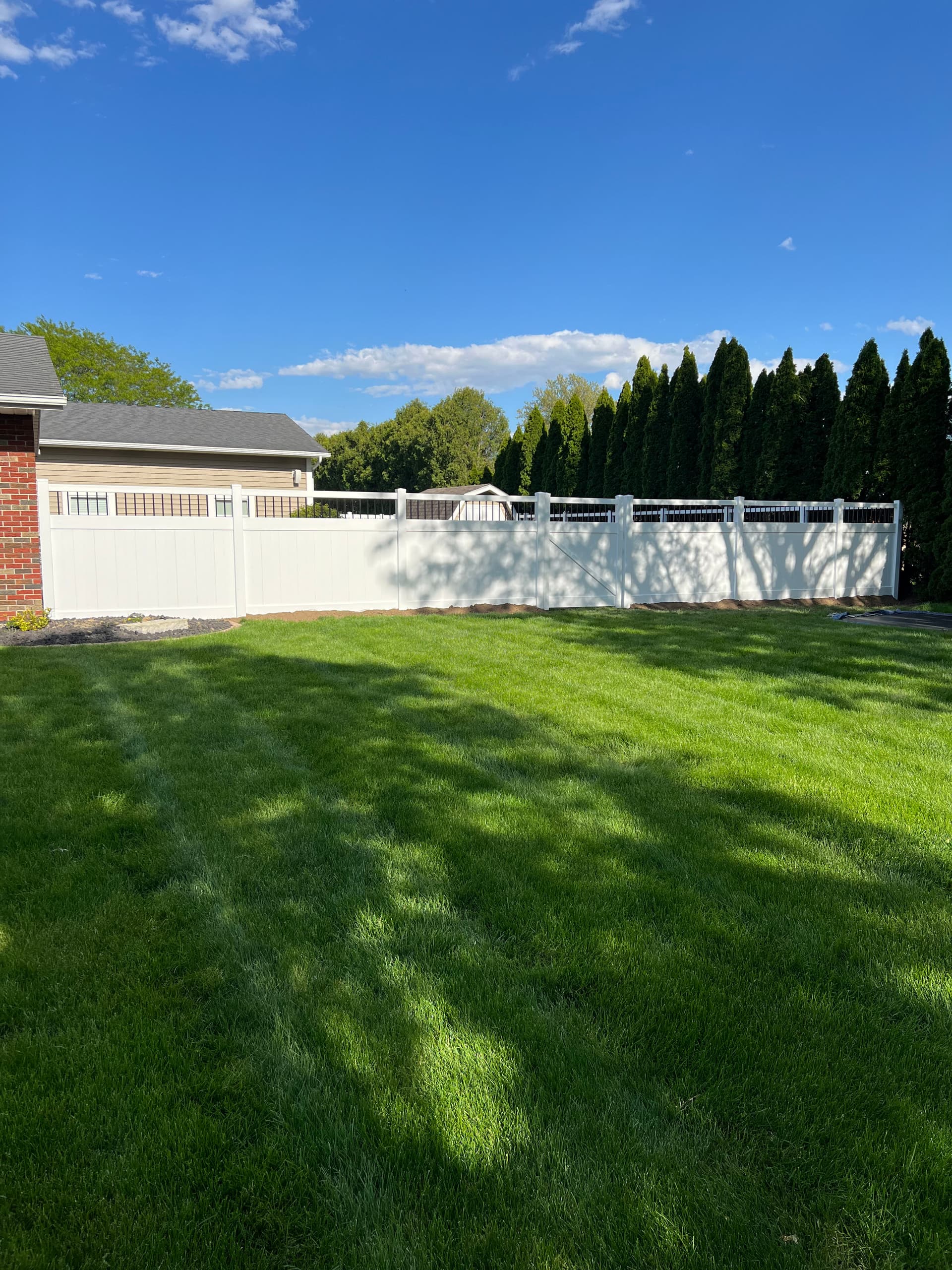 Gallery photos for White Vinyl and Black Ornamental Fence Combo in Delphos: Image #3