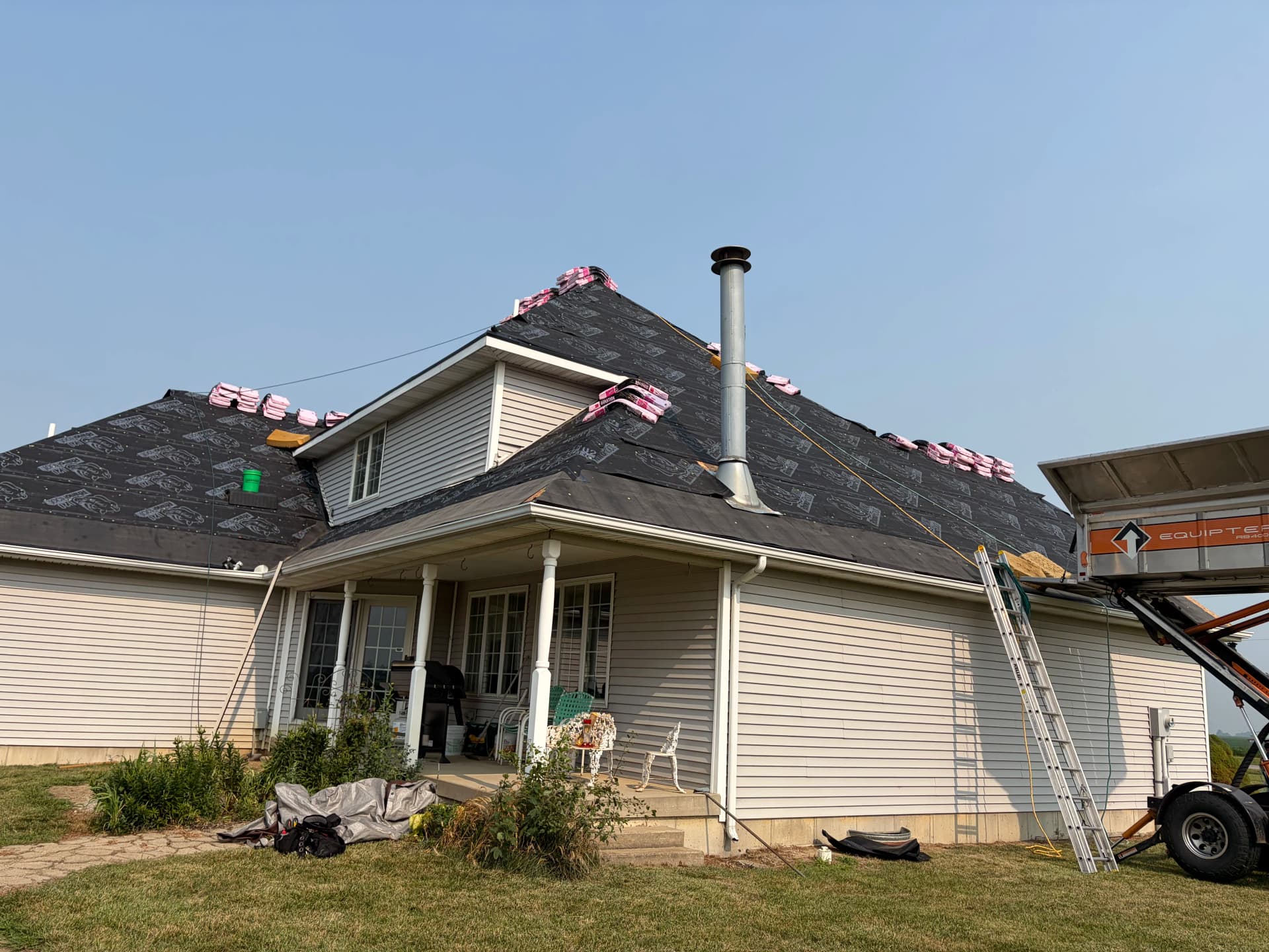 Gallery photos for Full Tear-Off Roof Replacement with Owens Corning Duration Shingles: Image #2