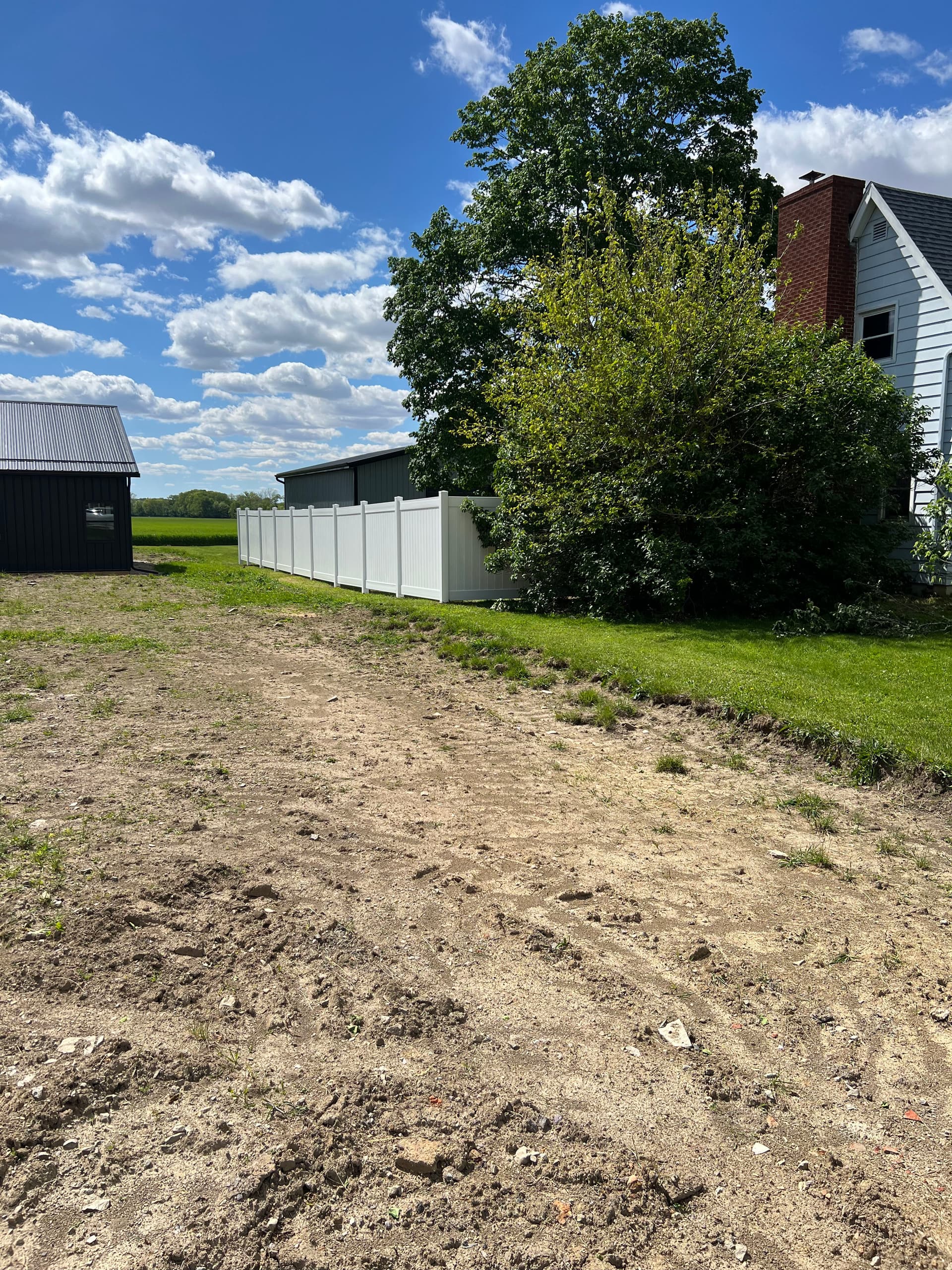 Gallery photos for Clean White Vinyl Privacy Fence in Gomer Ohio: Image #3