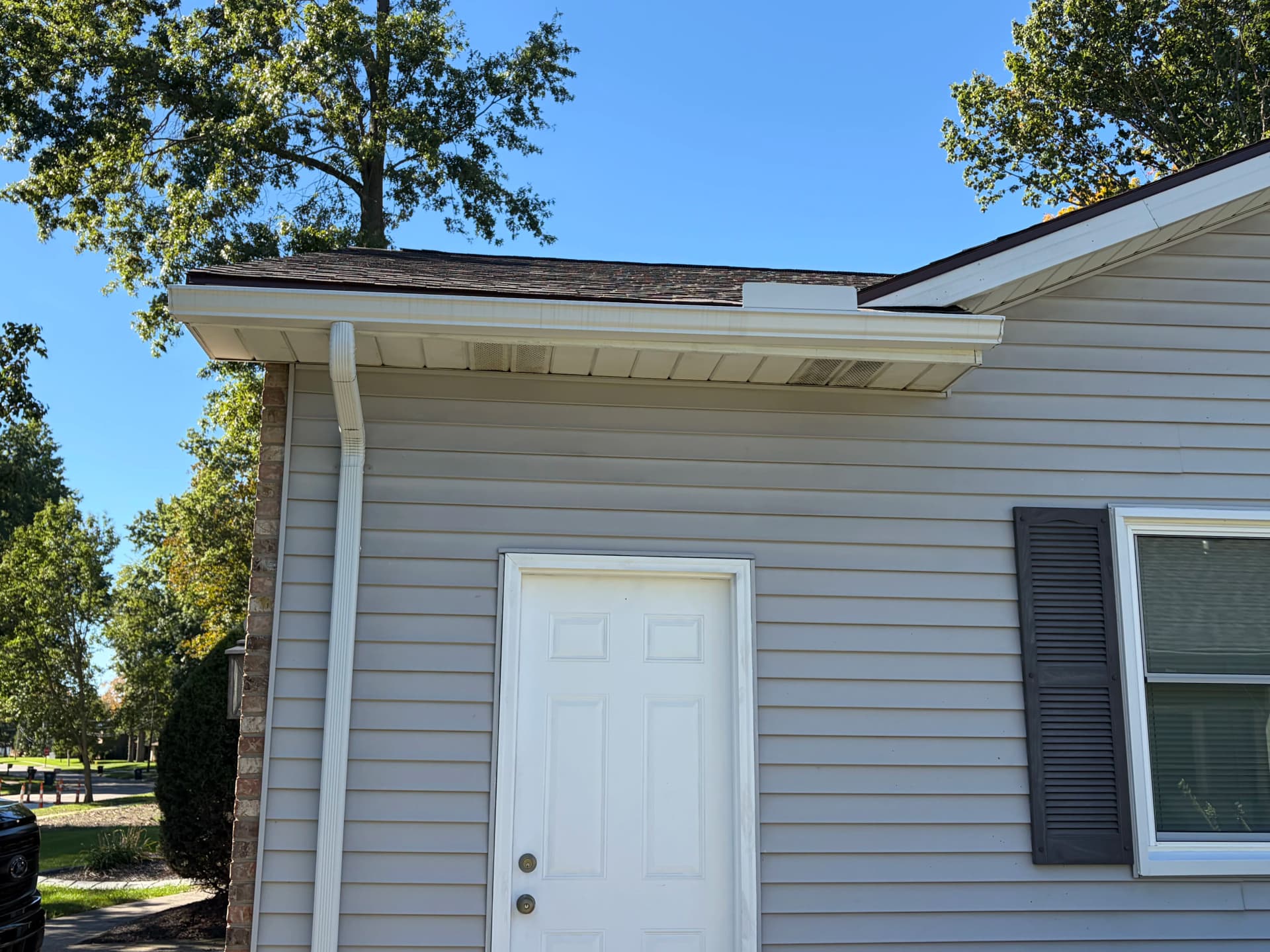 Gallery photos for Owens Corning Roof Replacement With New Seamless Gutters: Image #9