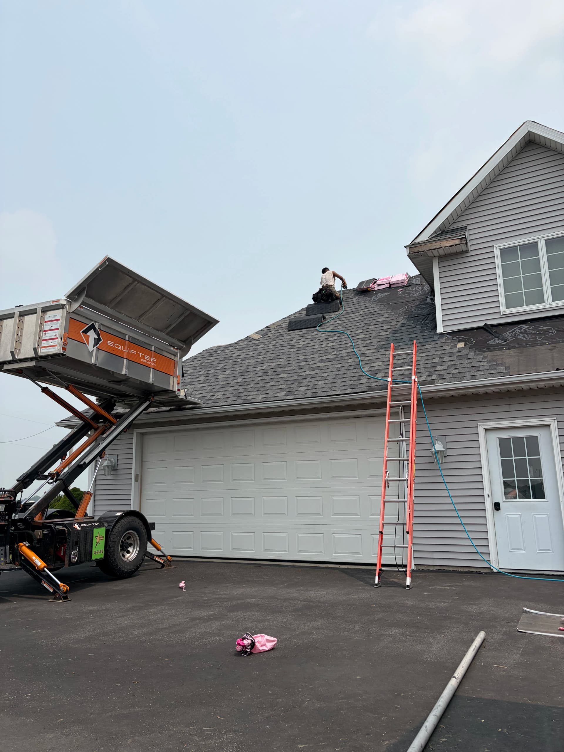 Gallery photos for Full Tear-Off Roof Replacement with Owens Corning Duration Shingles: Image #3